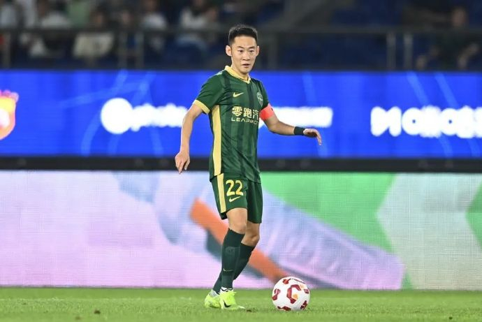 程进左膝内侧副韧带撕裂已扔掉拐杖 三十岁中场自认正当年 程进左膝内侧副韧带撕裂已扔掉拐杖 三十岁中场自认正当年