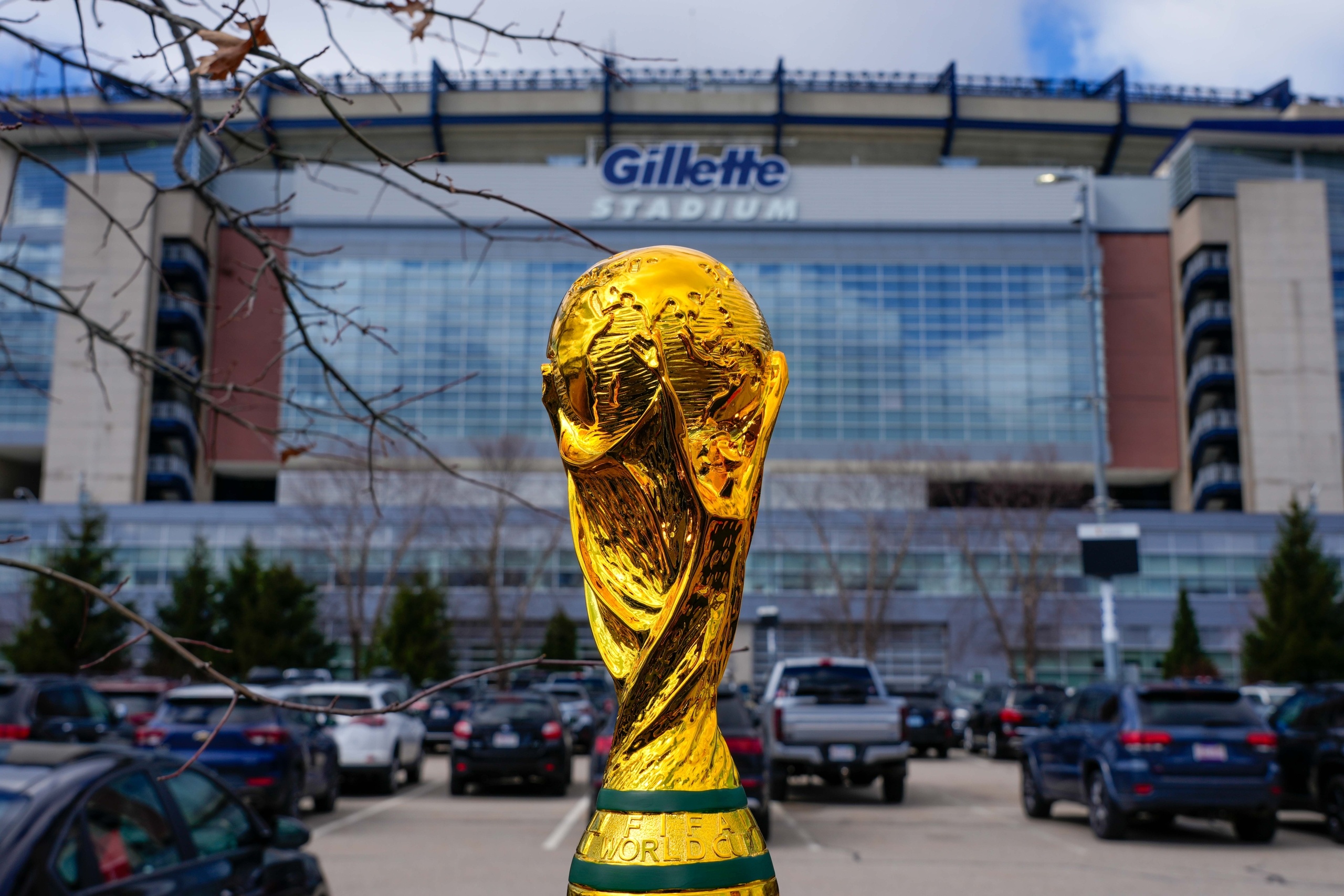 FIFA临阵变卦:世界杯场馆禁带水瓶,高温下球迷怒斥‘贪婪’ FIFA临阵变卦:世界杯场馆禁带水瓶,高温下球迷怒斥‘贪婪’
