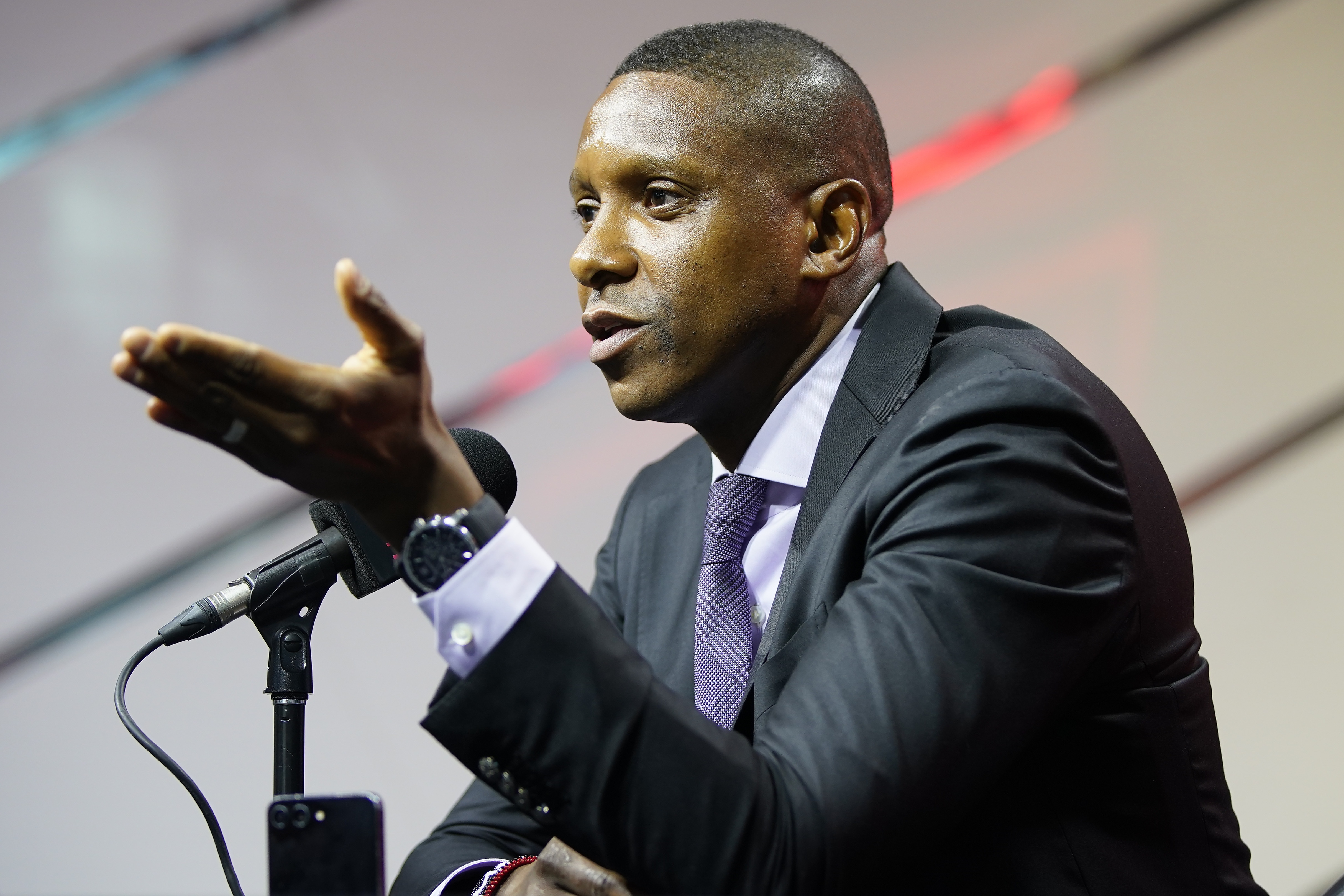 加福德谈乌杰里:NBA是生意,运作早有预案 加福德谈乌杰里:NBA是生意,运作早有预案